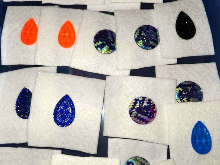 white wolf paw print 02 768x576