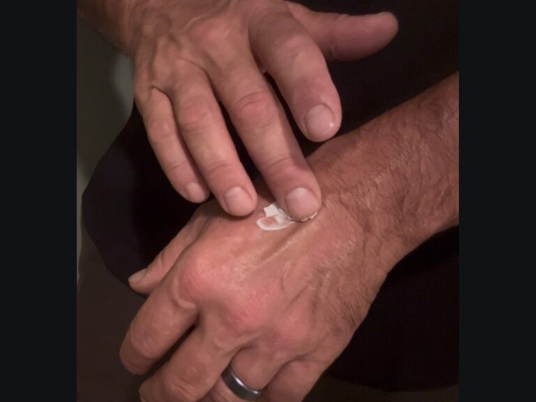 08 Hands Application 768x576
